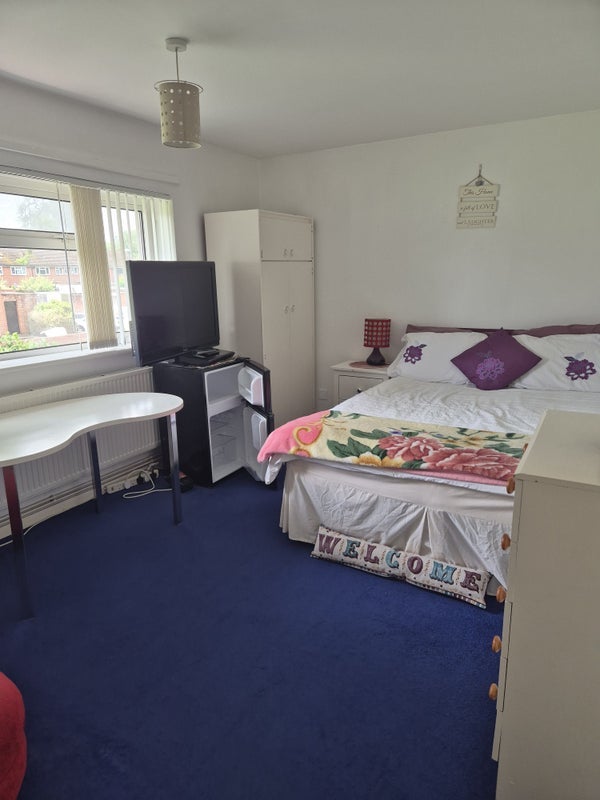 Room Gales Drive in Crawley