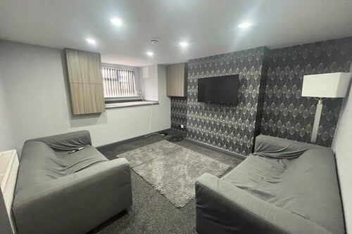 Flat Newport View in Leeds