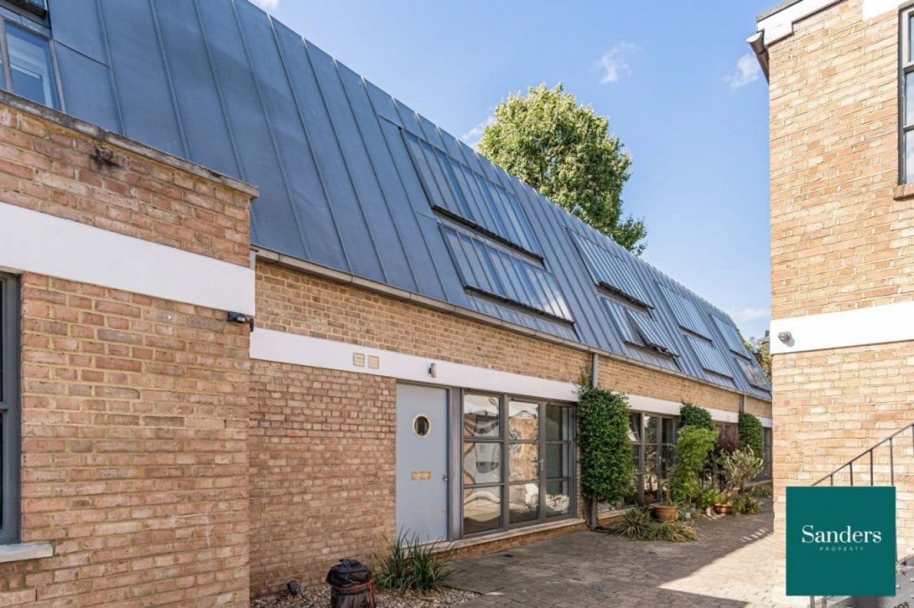 House Ovanna Mews in Greater London