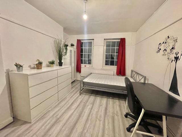 Room Bethnal Green Estate in Greater London