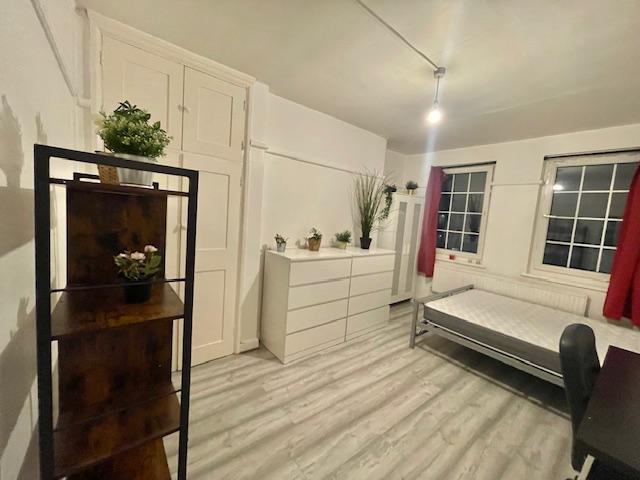 Room Bethnal Green Estate in Greater London