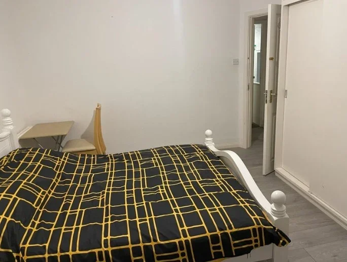 Room Crown Street in Borough of Runnymede