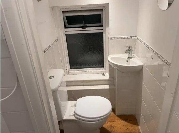 Room Crown Street in Borough of Runnymede