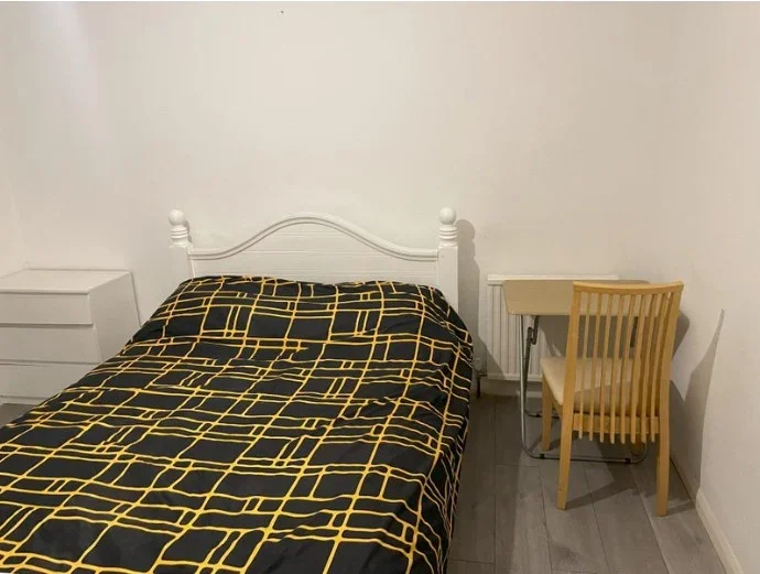 Room Crown Street in Borough of Runnymede