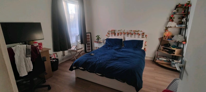Room Burder Close in Greater London