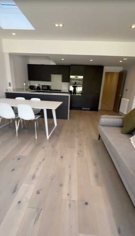 Room Earlsfield Road in Greater London