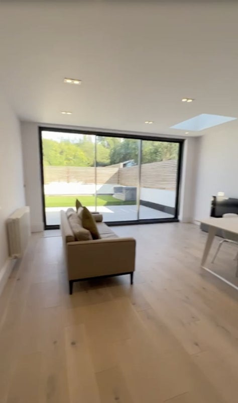 Room Earlsfield Road in Greater London