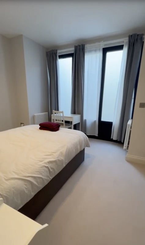 Room Earlsfield Road in Greater London