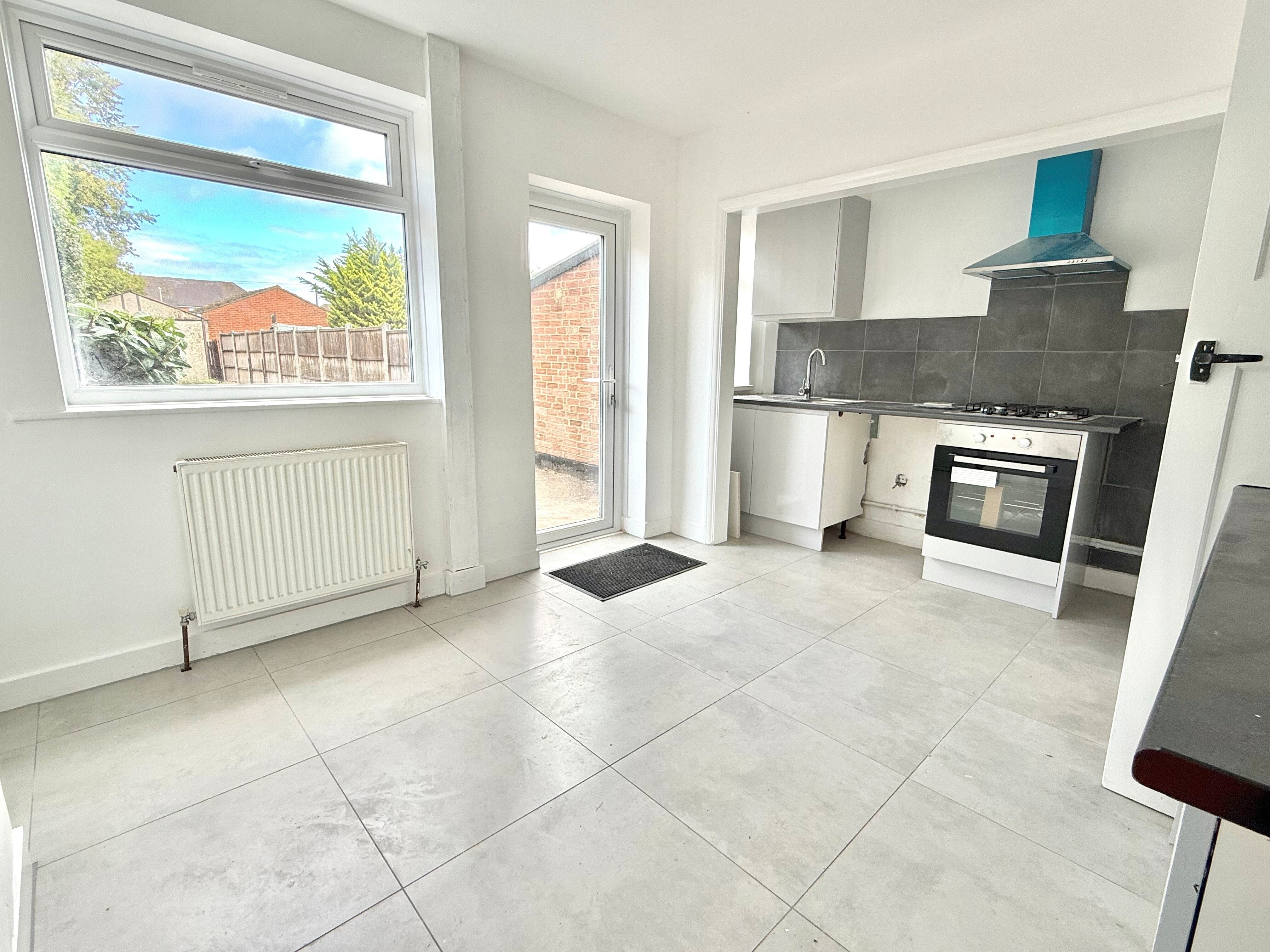 House Hazelwood Close in Luton