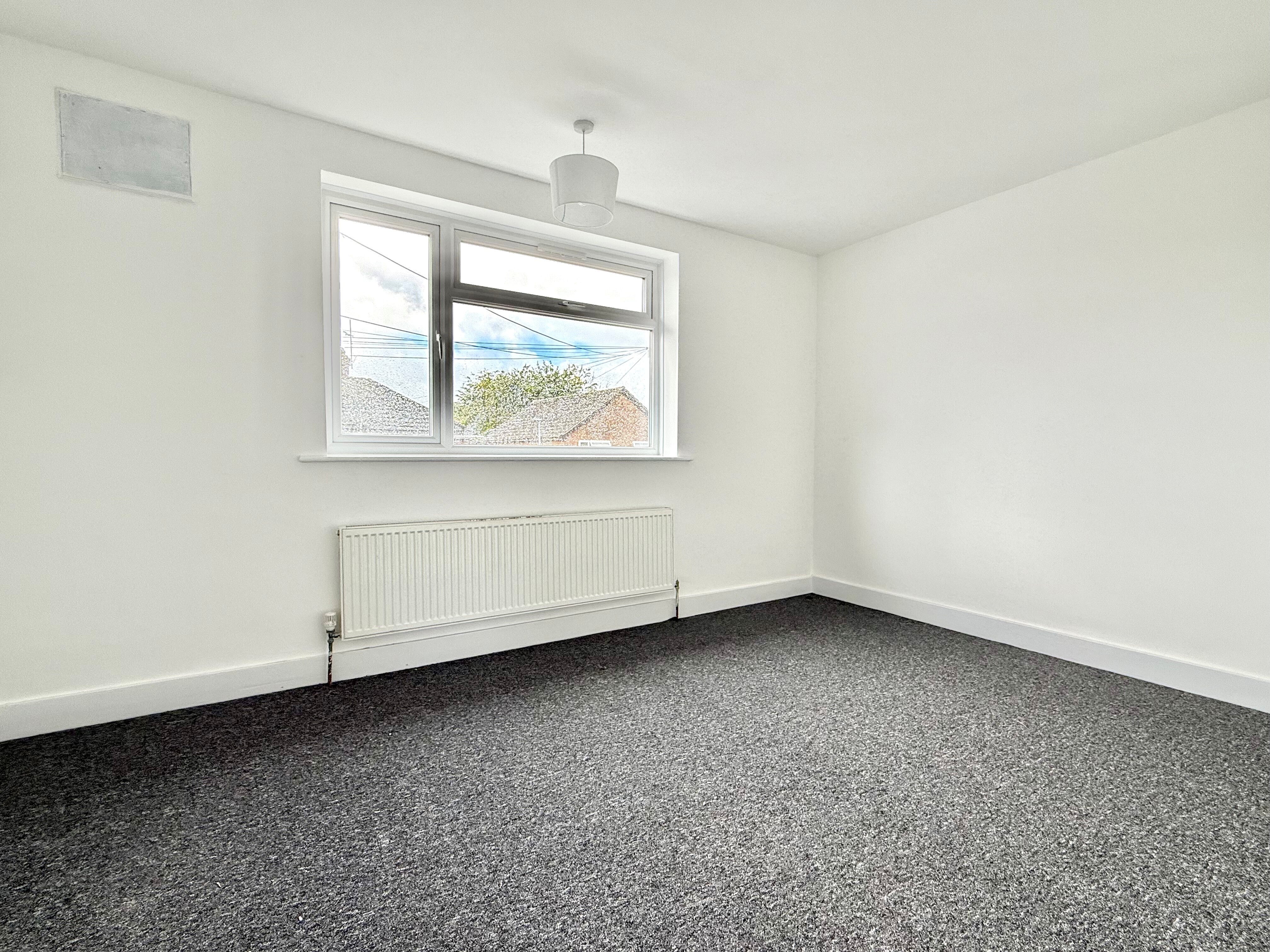 House Hazelwood Close in Luton
