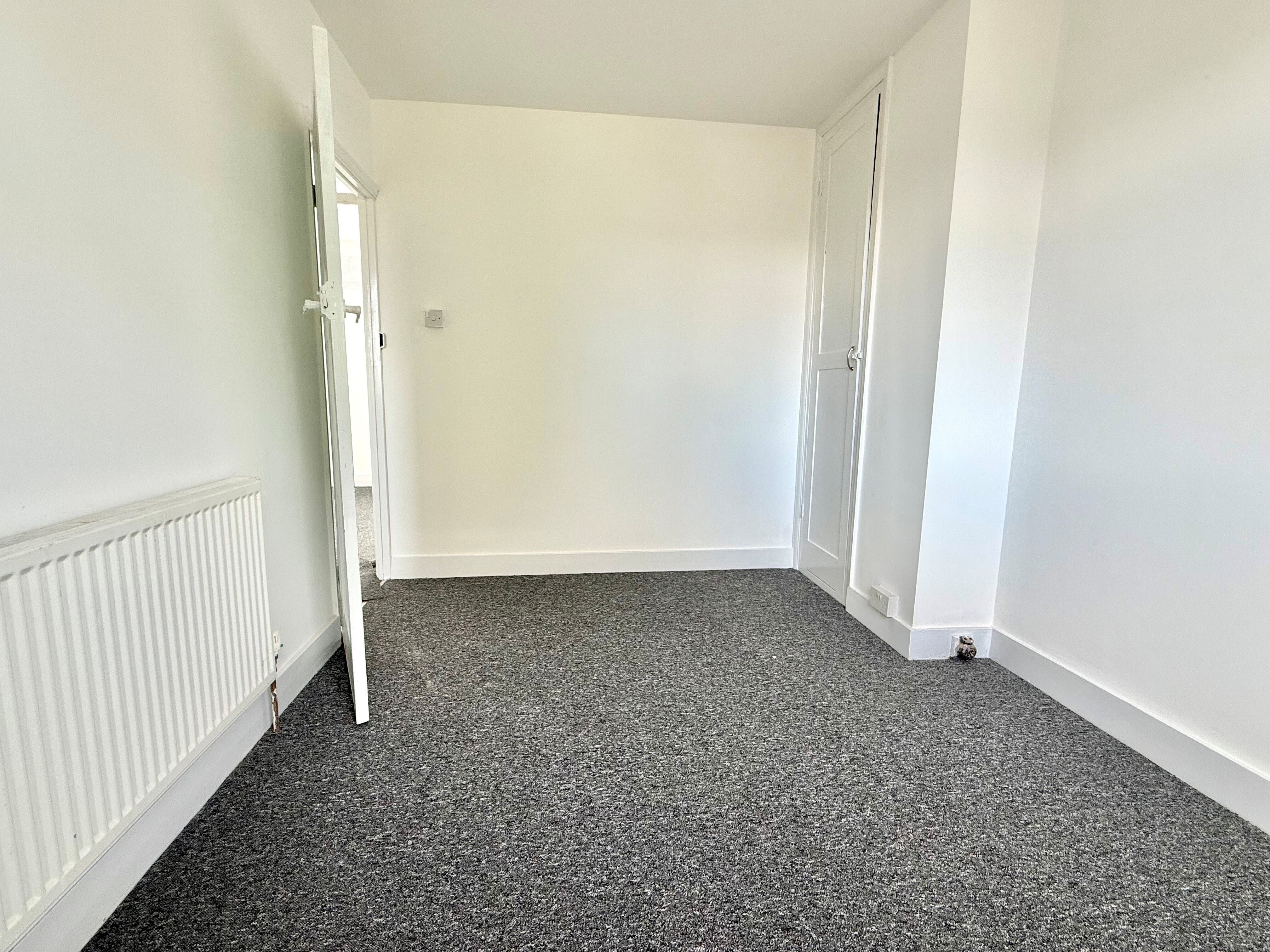 House Hazelwood Close in Luton