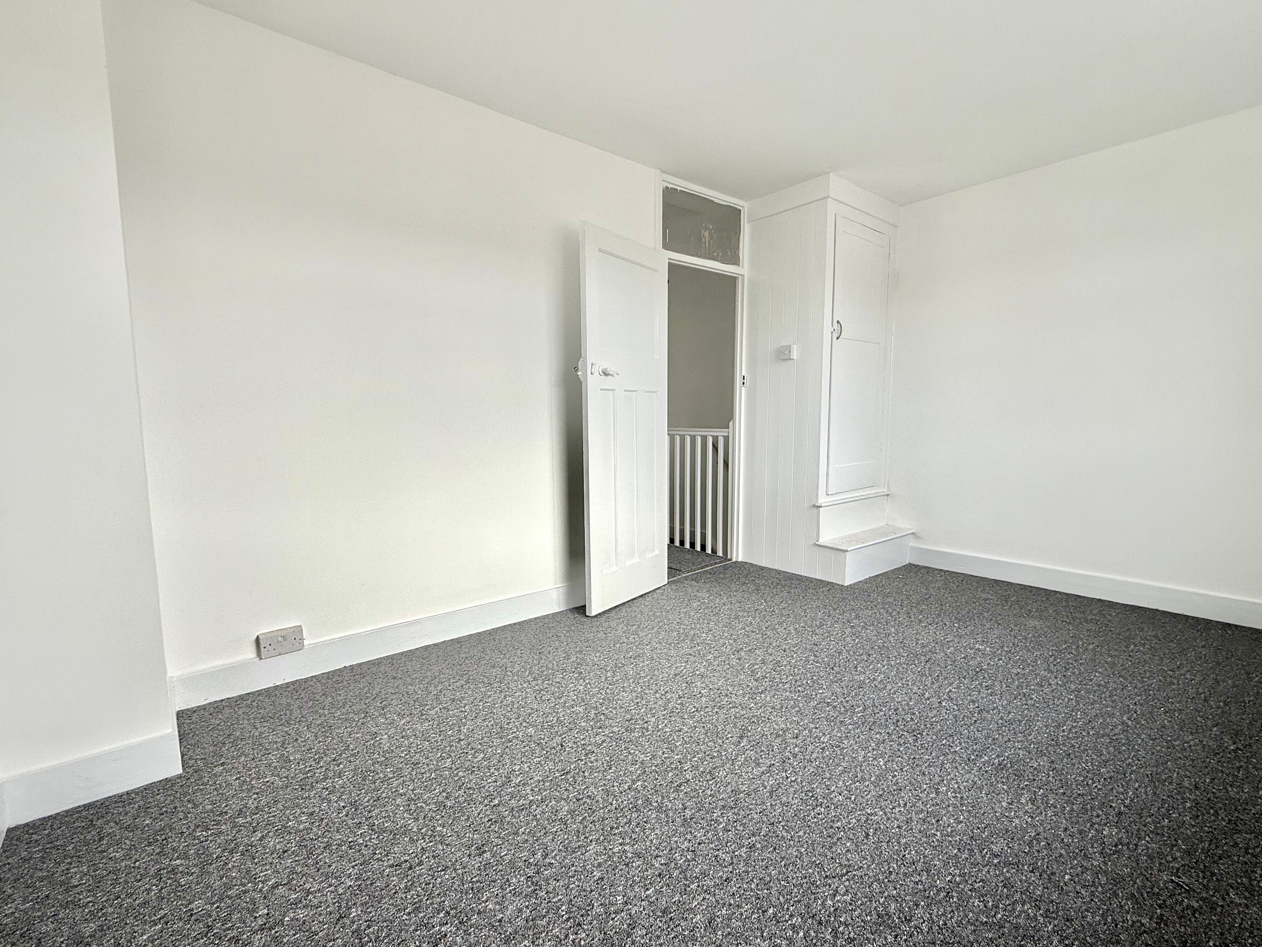 House Hazelwood Close in Luton