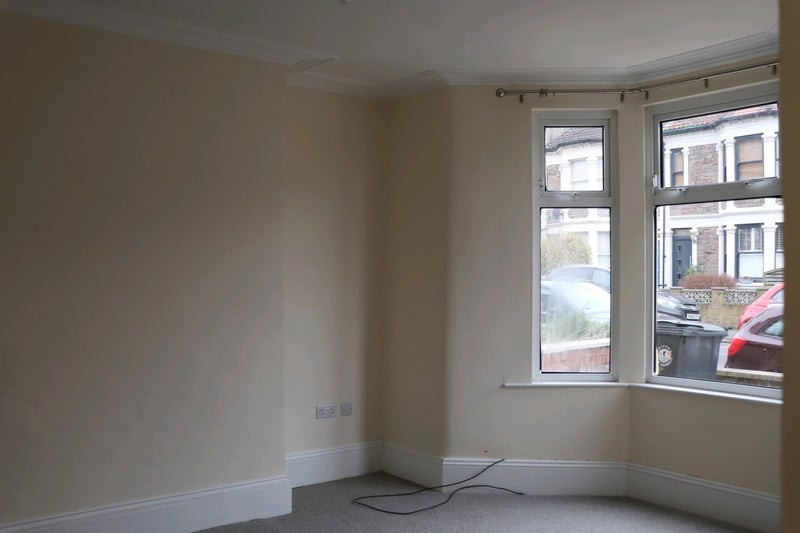 Room Churchill Road in Bristol
