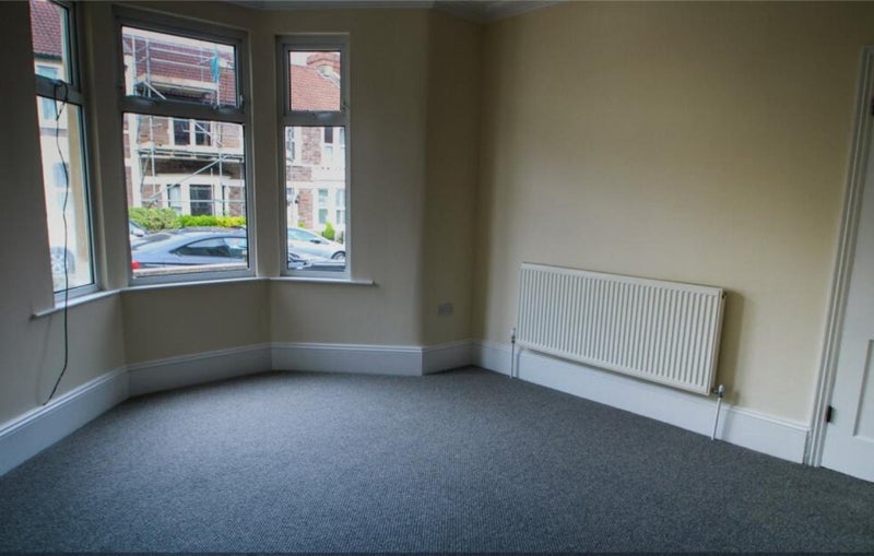 Room Churchill Road in Bristol