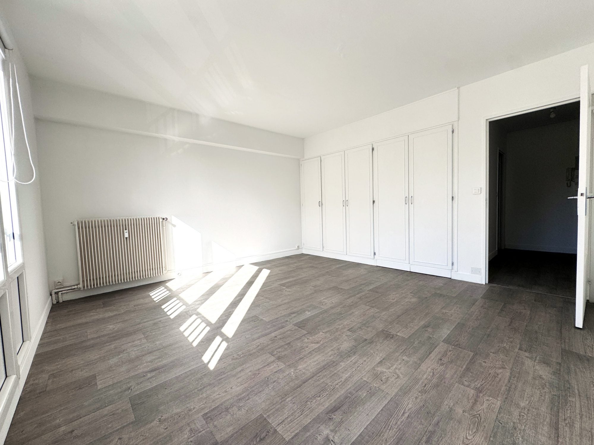Flat Avenue Pasteur in Montreuil