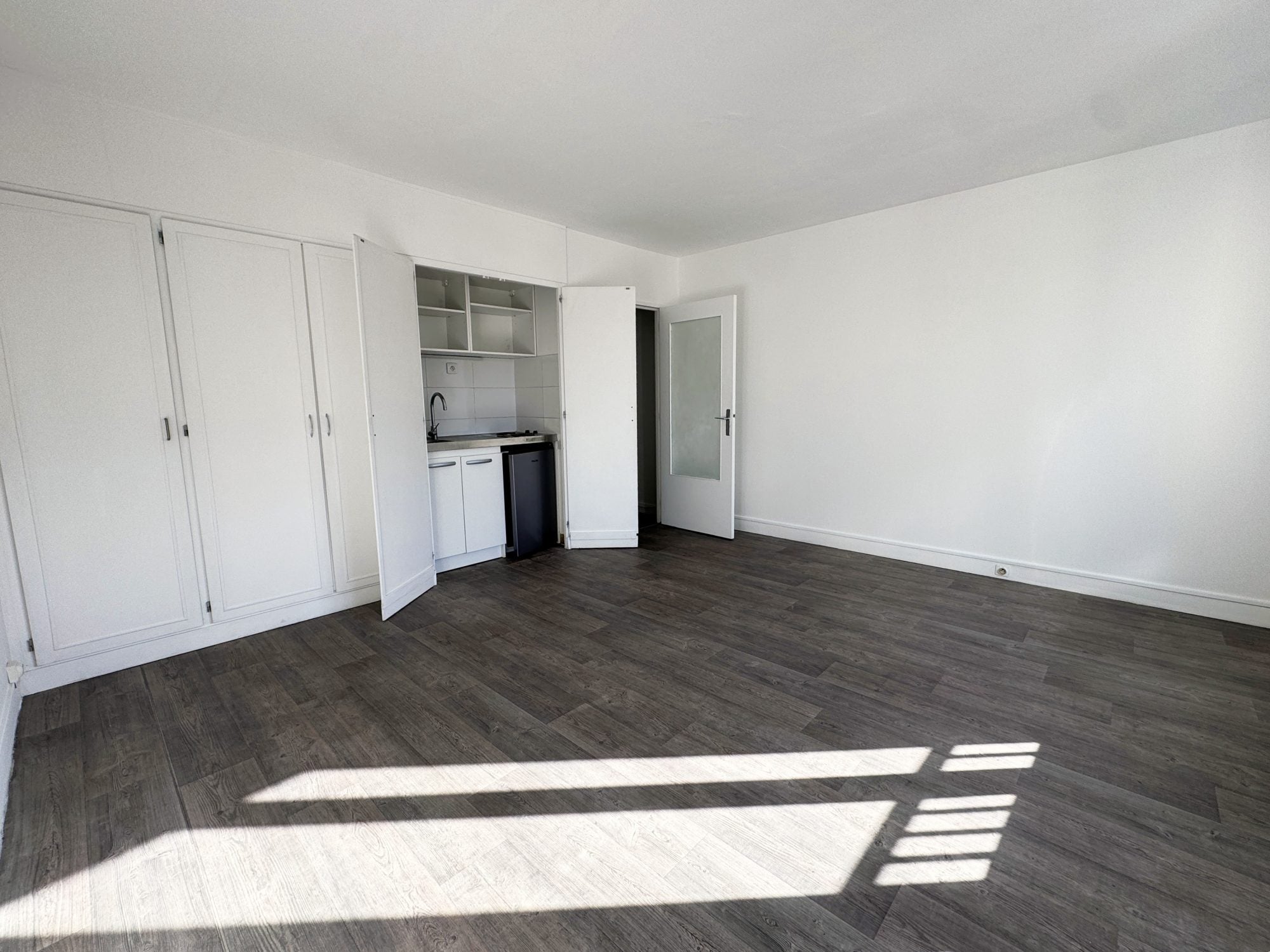 Flat Avenue Pasteur in Montreuil