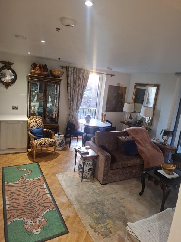 Room Hawser Lane in Greater London