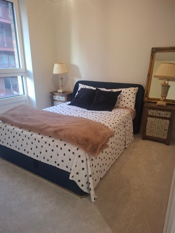Room Hawser Lane in Greater London