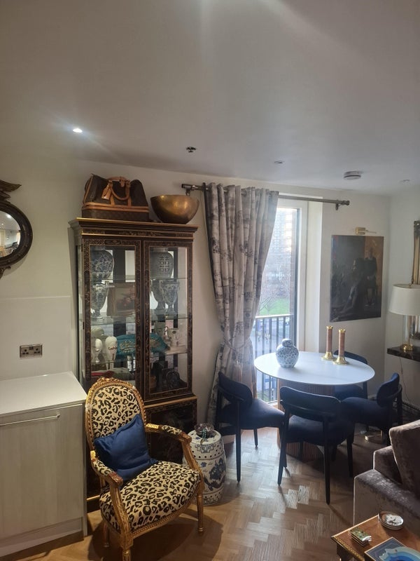 Room Hawser Lane in Greater London