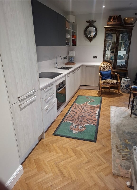 Room Hawser Lane in Greater London