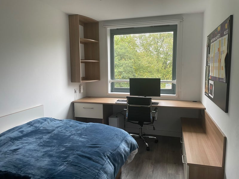 Room Market Road in Greater London