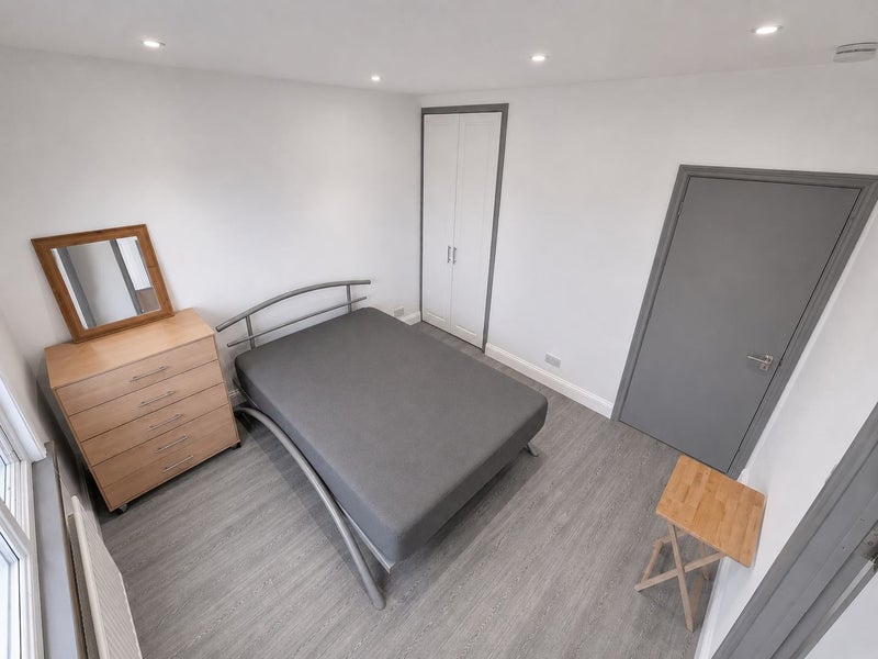 Room Earlsdon Avenue North in Coventry
