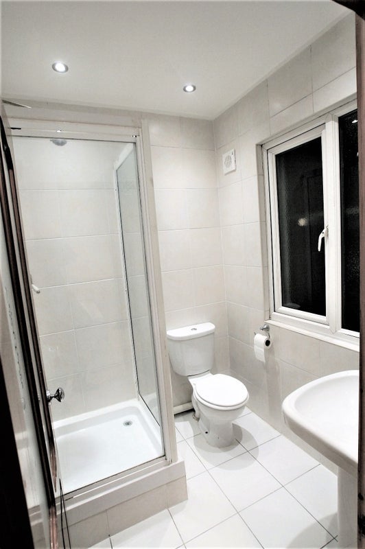 Room Earlsdon Avenue North in Coventry