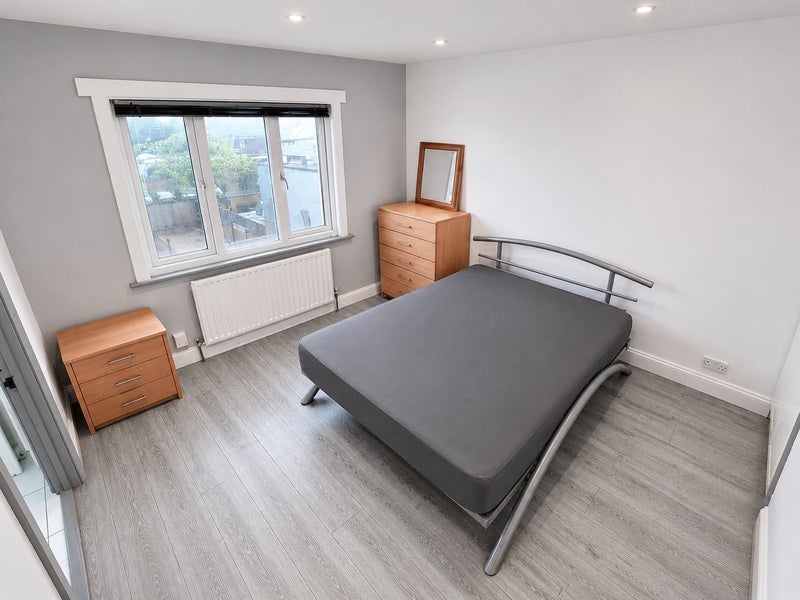 Room Earlsdon Avenue North in Coventry