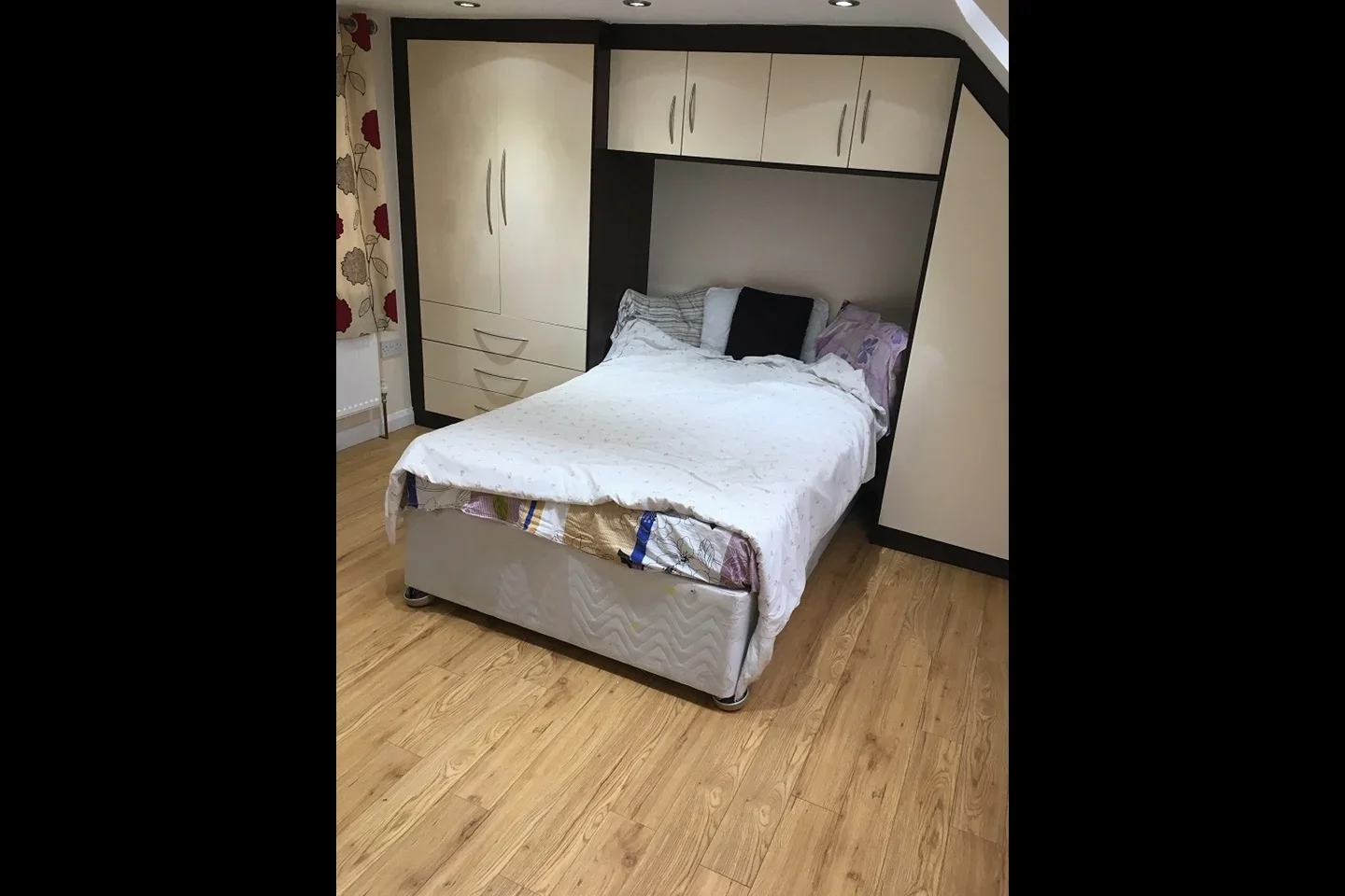 Room Bath Road in Greater London