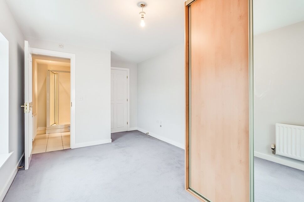 Flat Chaloner Grove in Wakefield
