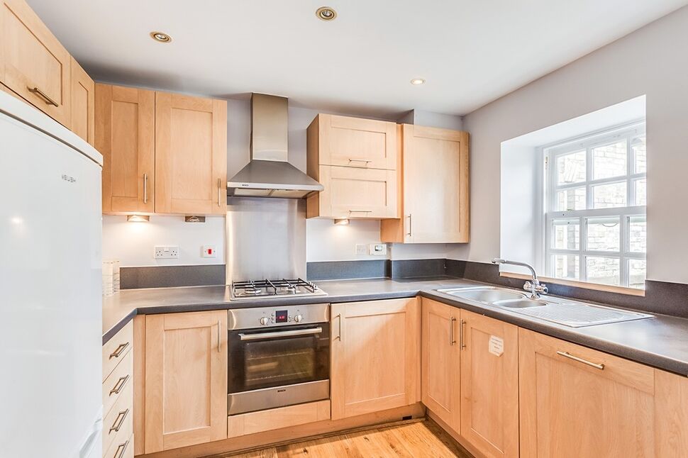 Flat Chaloner Grove in Wakefield