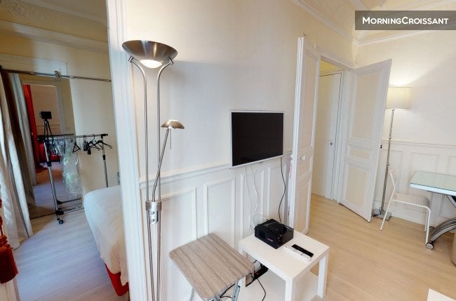 Flat Rue Pierre Demours in Paris
