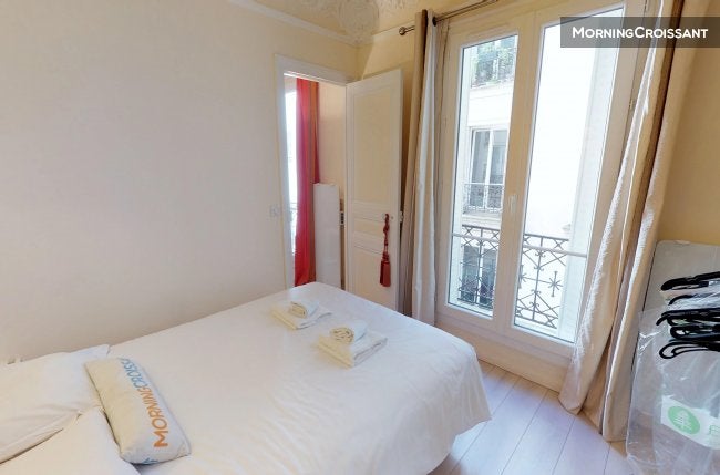 Flat Rue Pierre Demours in Paris