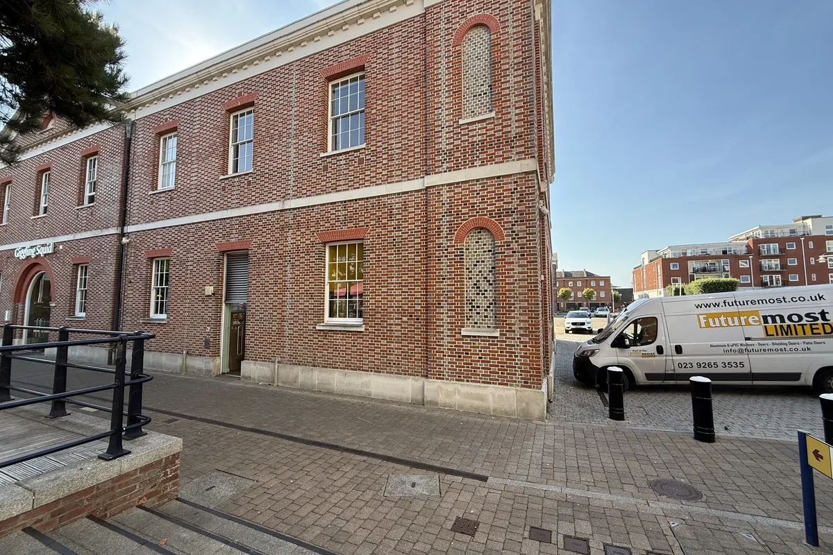 Flat Jupiter Court in Portsmouth
