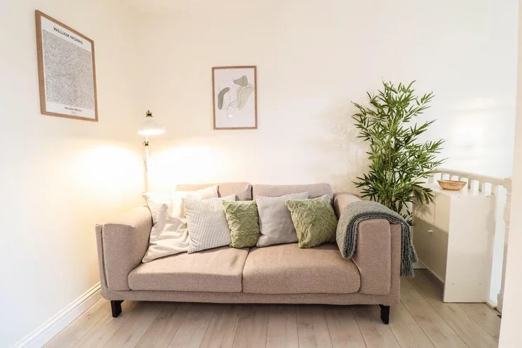 Flat Carroun Road in Greater London