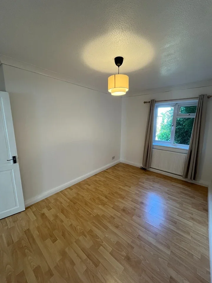 Flat Willis Close in Epsom and Ewell