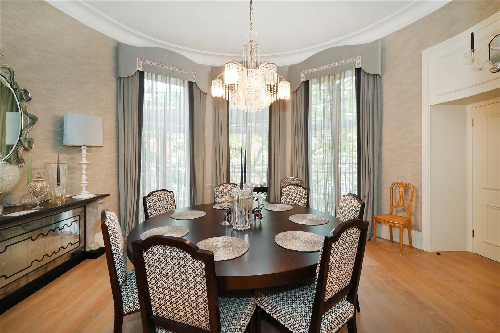 Flat Sloane Court West in Greater London