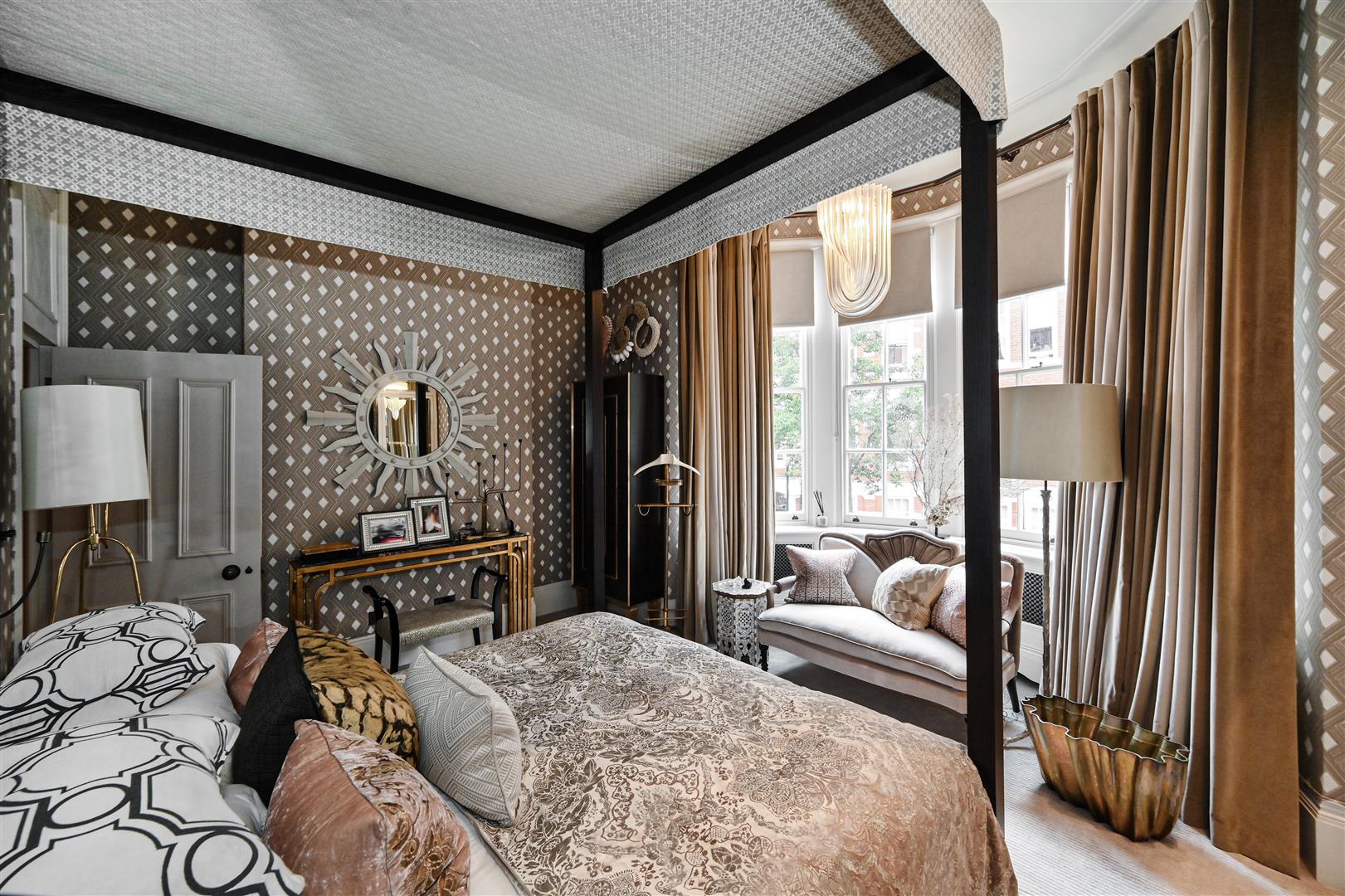 Flat Sloane Court West in Greater London