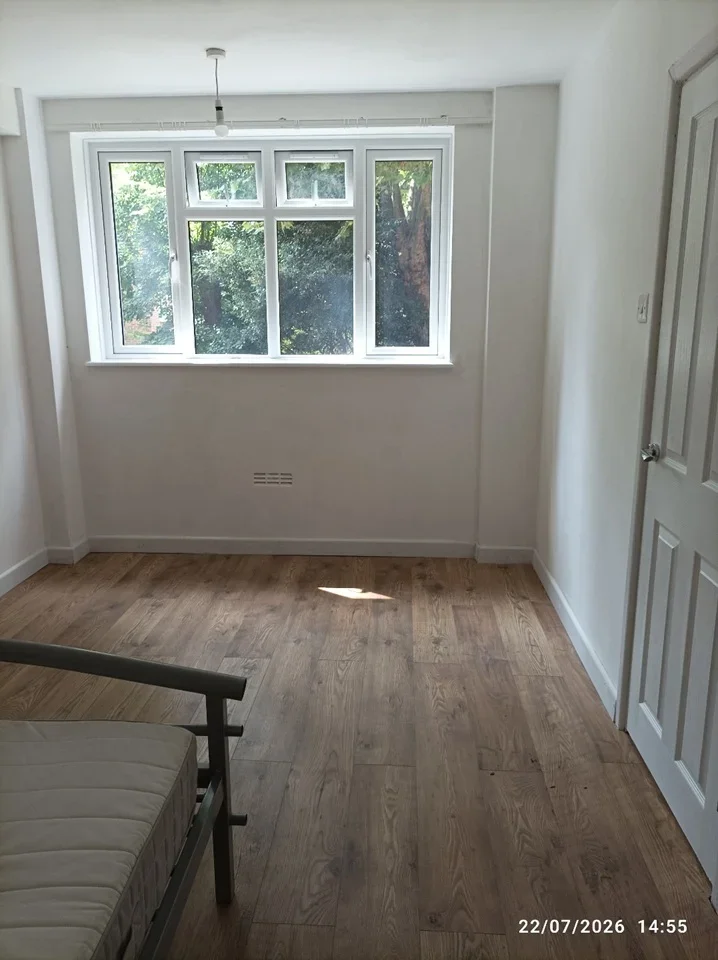 Flat Dryburgh Road in Greater London