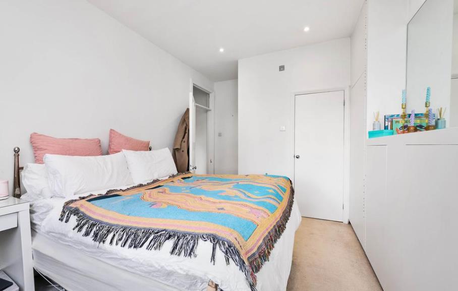 Flat Hyde Park Place Bayswater Road in City of Westminster