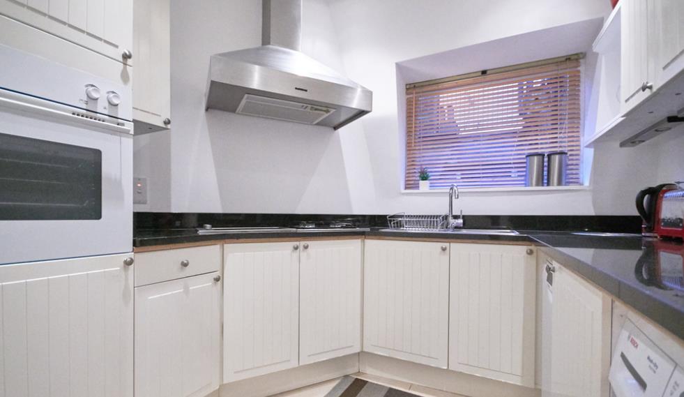 Flat Hyde Park Place Bayswater Road in City of Westminster
