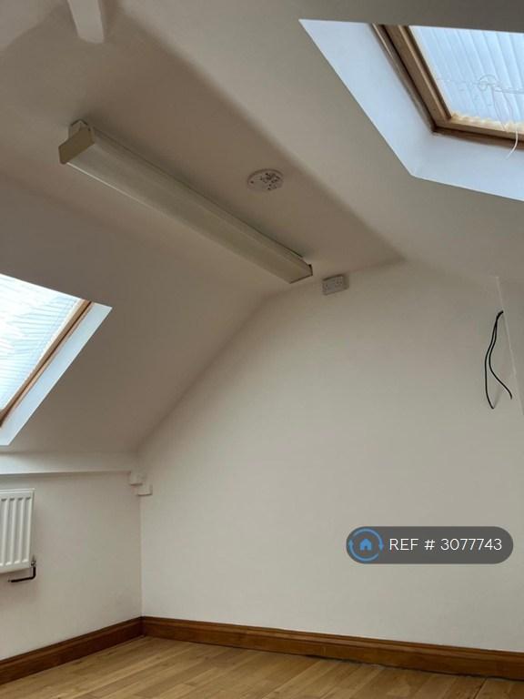 House Broom Mead in Greater London