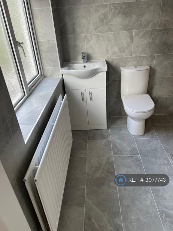 House Broom Mead in Greater London
