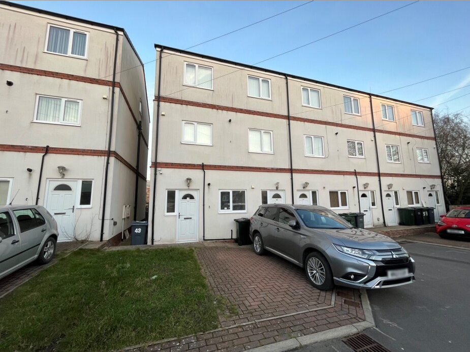 Flat Wellington Court in Bradford