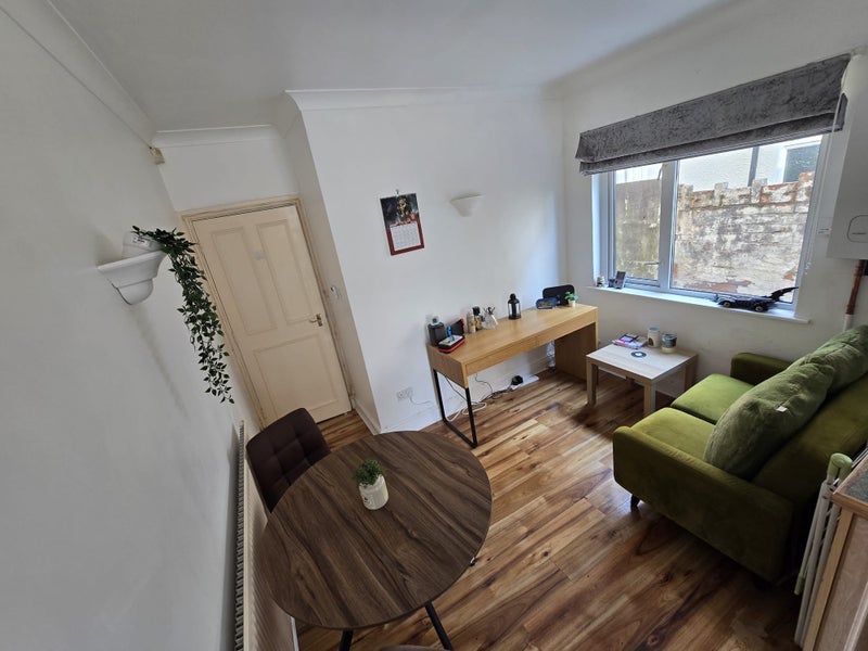 Room Soberton Avenue in Cardiff