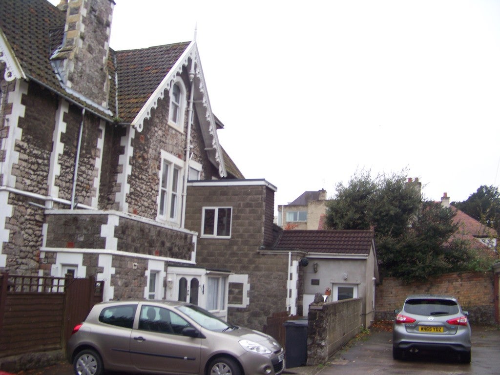 Flat West Walk in Barry