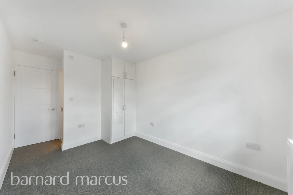 Flat Beverley Way in Greater London