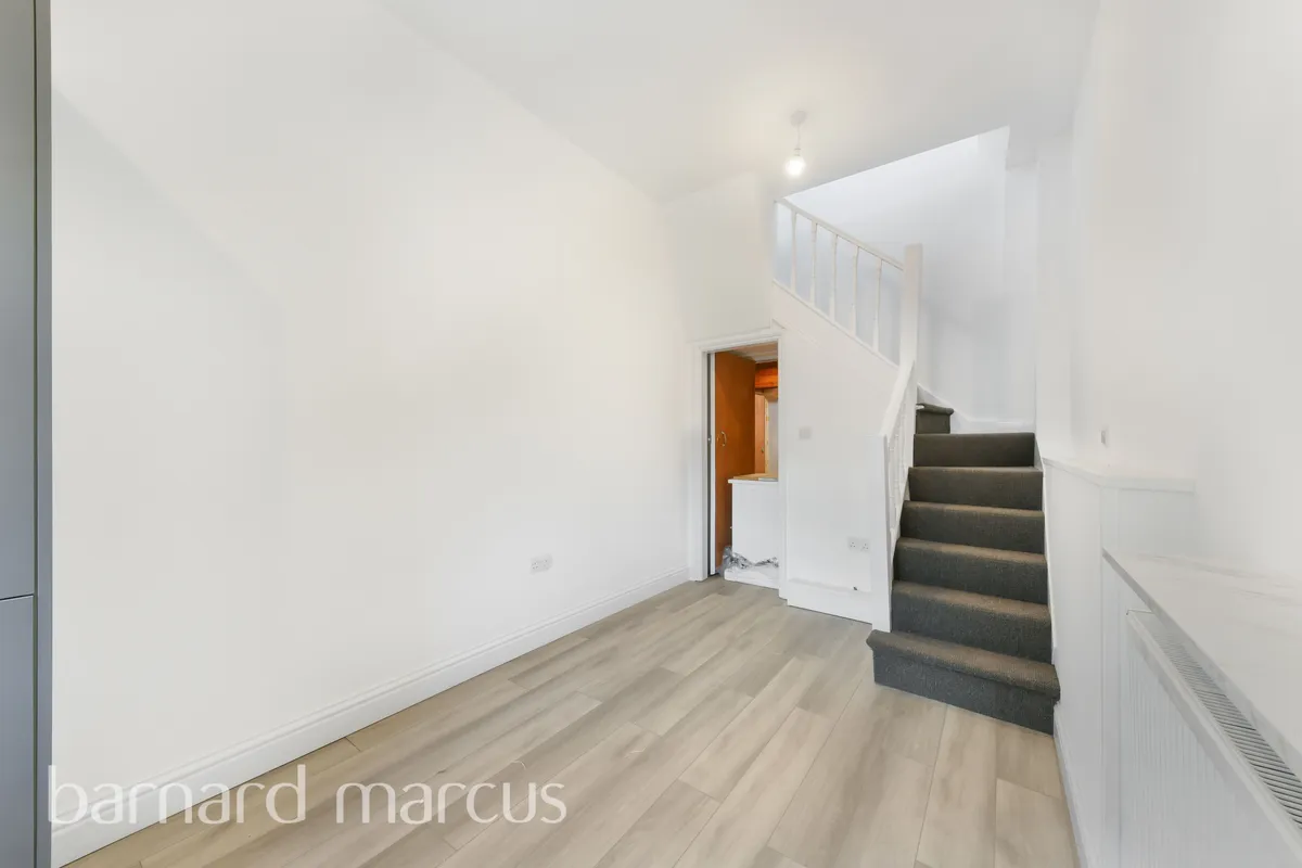Flat Beverley Way in Greater London
