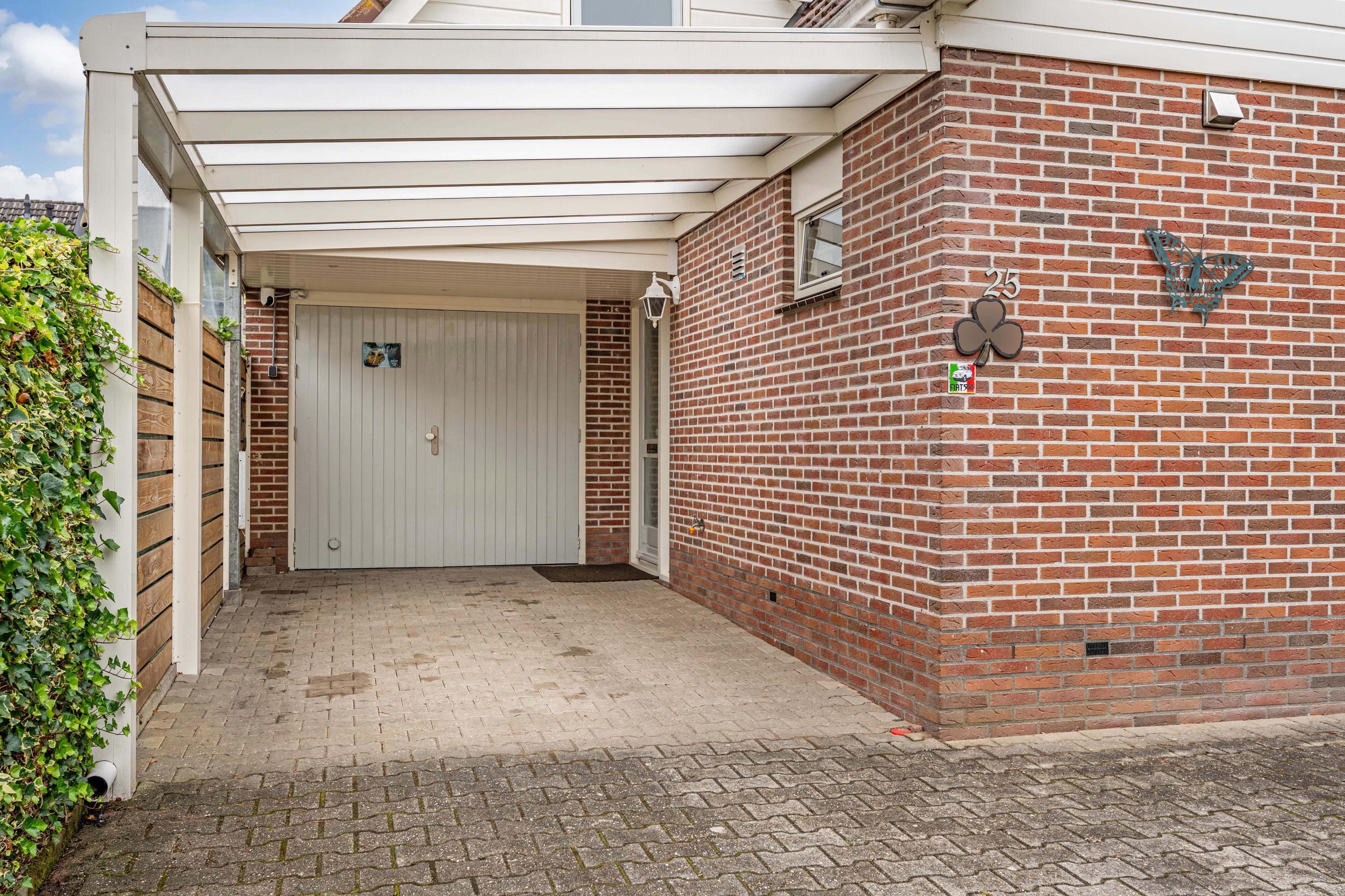 Vrijstaande woning te koop: Kreuzeveen 25, Vledder