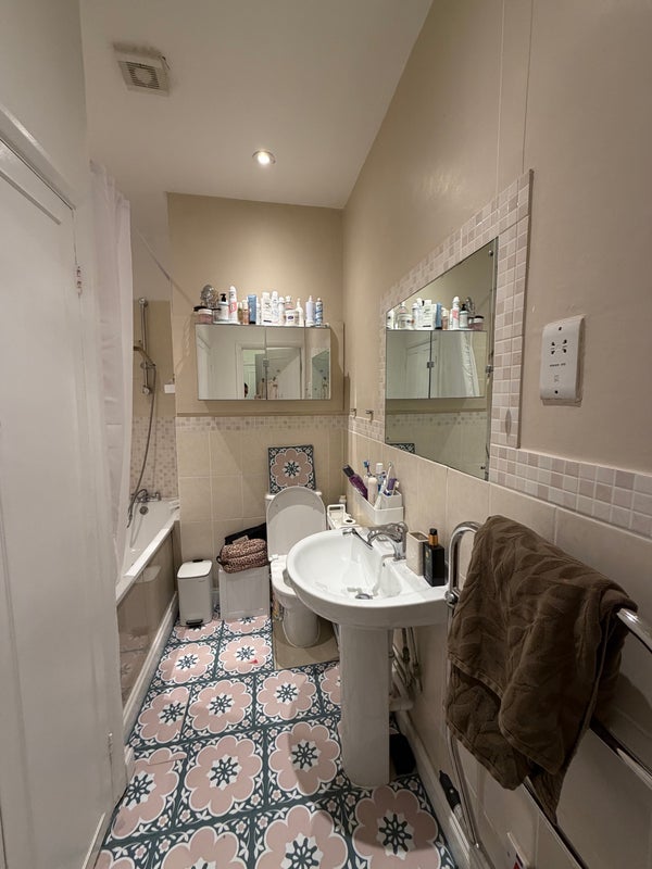 Room Cornwall Gardens in Greater London
